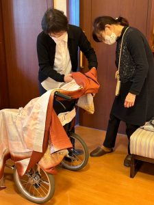 奈良の着付け教室大和美流着物学院「車いす着付け講習会」