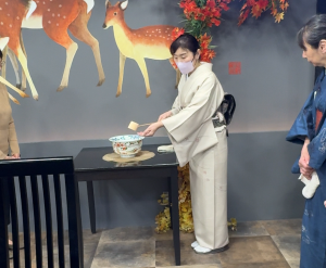 奈良の着付け教室大和美流着物学院「茶道いろは」テーブル茶道つくばい所作2